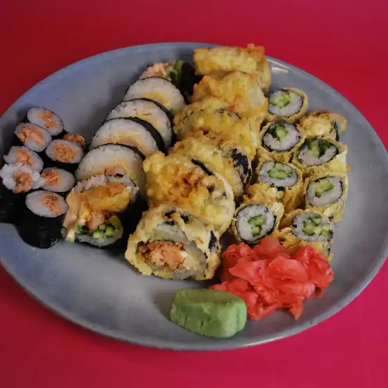 Futomaki na talerzu